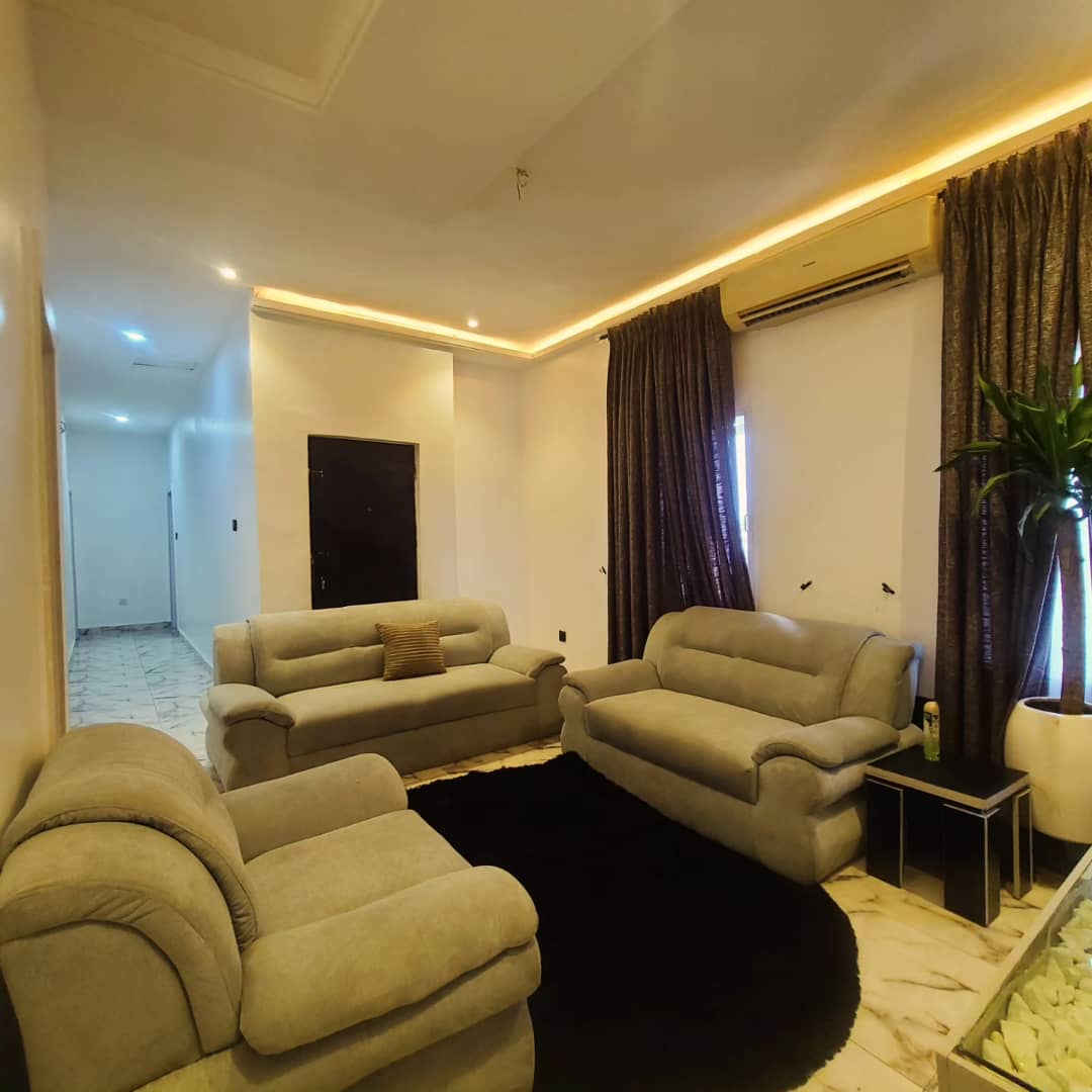 4Bedroom Flat with Mini Swimming Pool, Soccer Table and Snooker on Airport Road